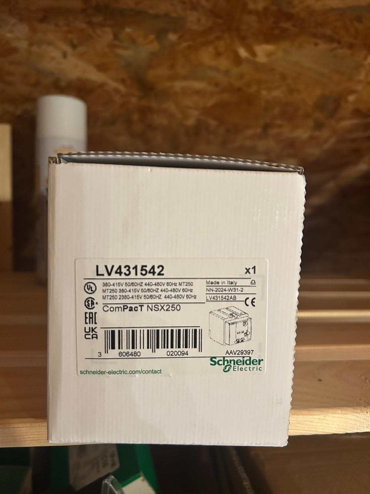BRAND NEW 2024 Schneider Electric MT250 LV431542 380-415VAC + SDE adaptor