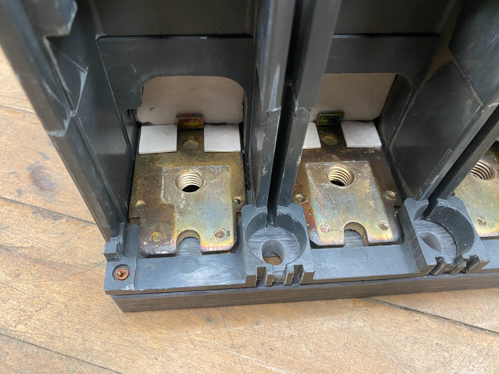 GE SKHA36AT1200 HI-Break Circuit Breaker 1200A 600V 3P 3PH Plug SRP1200A 1000A