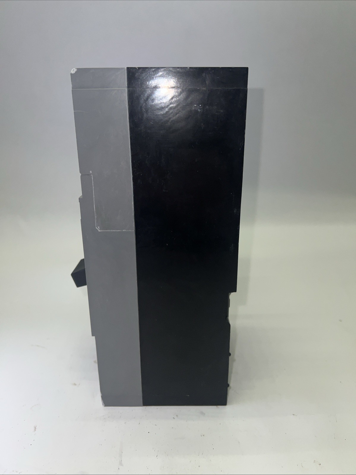 Siemens FXD63B250 Circuit Breaker 3-Pole 250 Amps 600 Voltage