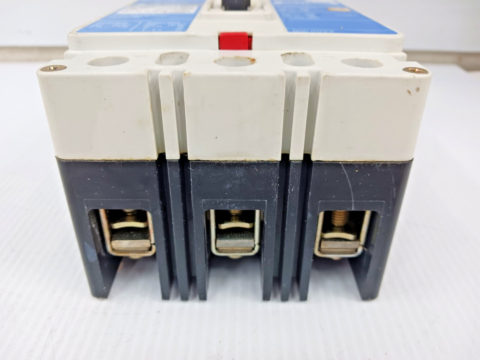 CUTLER HAMMER 30 AMP CIRCUIT BREAKER 3 POLE 600 VAC / 250 VDC 25 kA FD3030