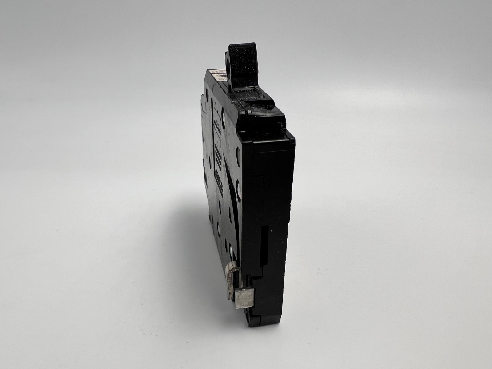 Crouse-Hinds MH115R 15Amp 120v Circuit Breaker Right Hook
