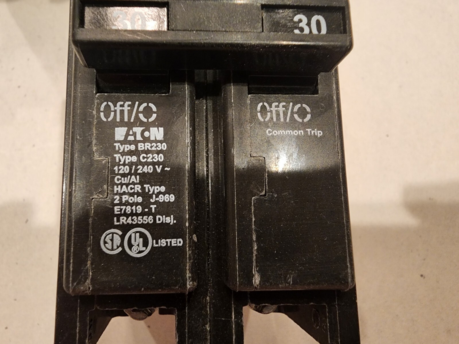 (1) NEW Eaton BR230 30Amp 2 Pole Standard Trip Circuit Breaker Cutler Hammer