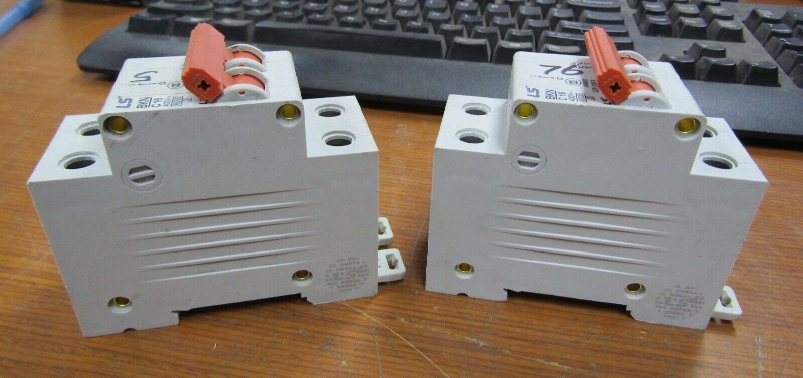 💥2) LS INDUSTRIAL SYSTEMS 16A CIRCUIT BREAKER 2 POLE 400 VAC BKN C 16 LOT OF 2