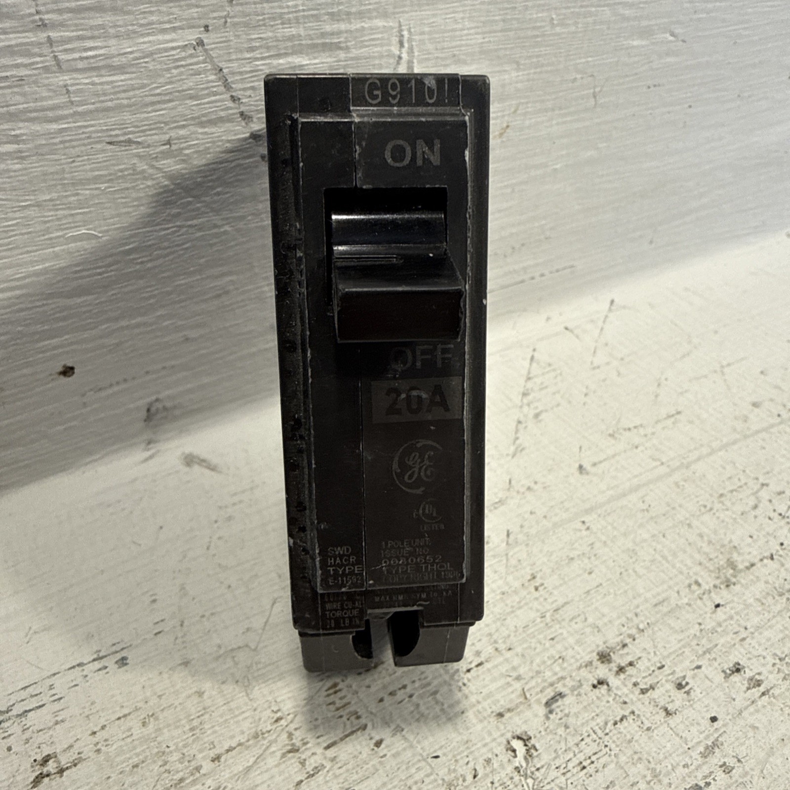 GE THQL1120 Plug-In Circuit Breaker 1 pole 20 Amp 1P 20A Type THQL 120/240VAC