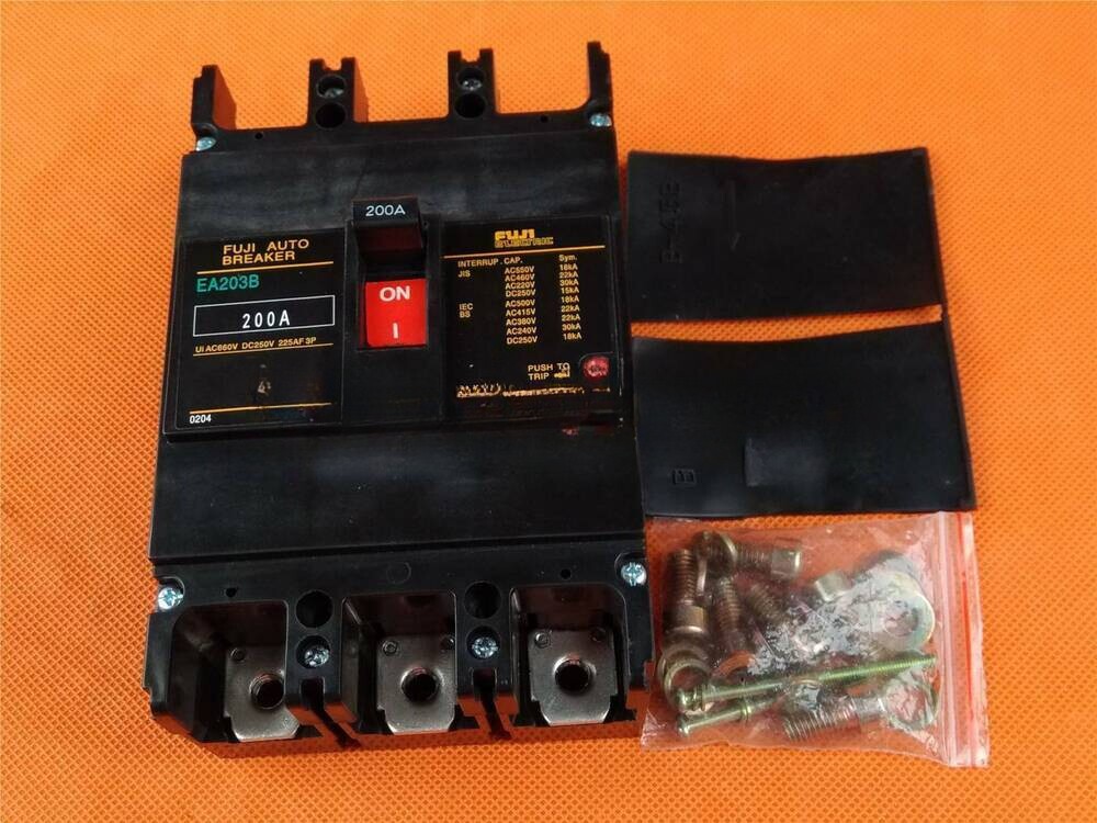 1PCS NEW FOR Fuji Automation Auto Circuit Breaker EA203B 200A/690V 3P