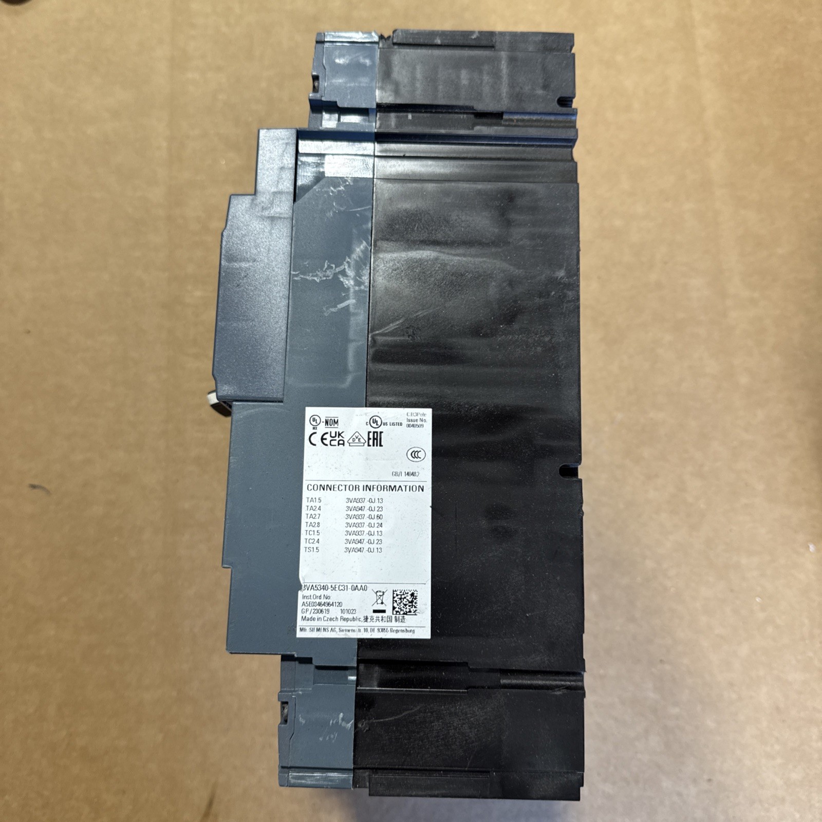 Surplus Siemens 3VA5340-5EC31-0AA0 Siemens 3VA5340-5EC31-0AA0 3 POLE