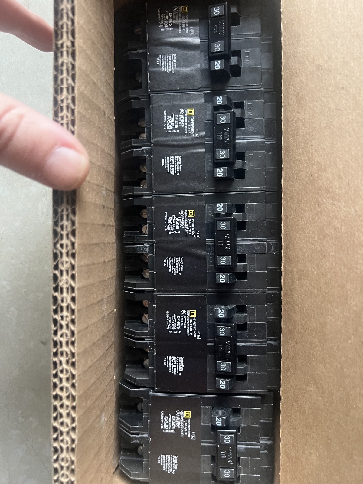Square D HOMT2020230CP 20 A Miniature Circuit Breaker ( LOT OF 5)