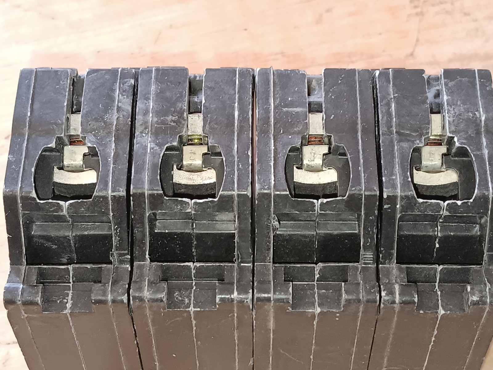 4 x General Electric TYPE THQL THQL1135 35 AMP 1 Pole 240VA GROVE breaker NOS