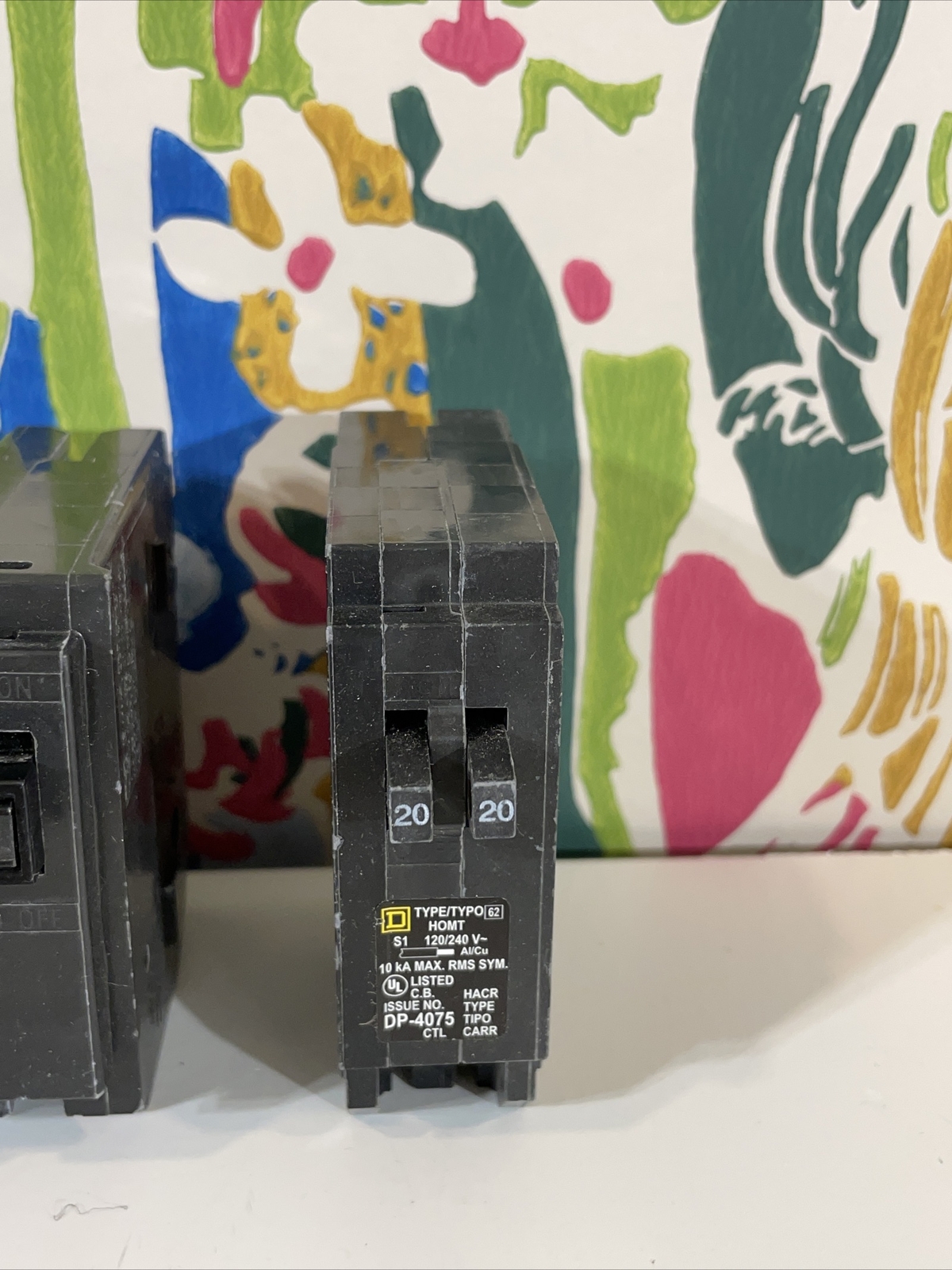LOT OF 4 Square D Circuit Breakers Homeline 20 Amp GFCI + 30 Amp 2-Pole + 20 Amp