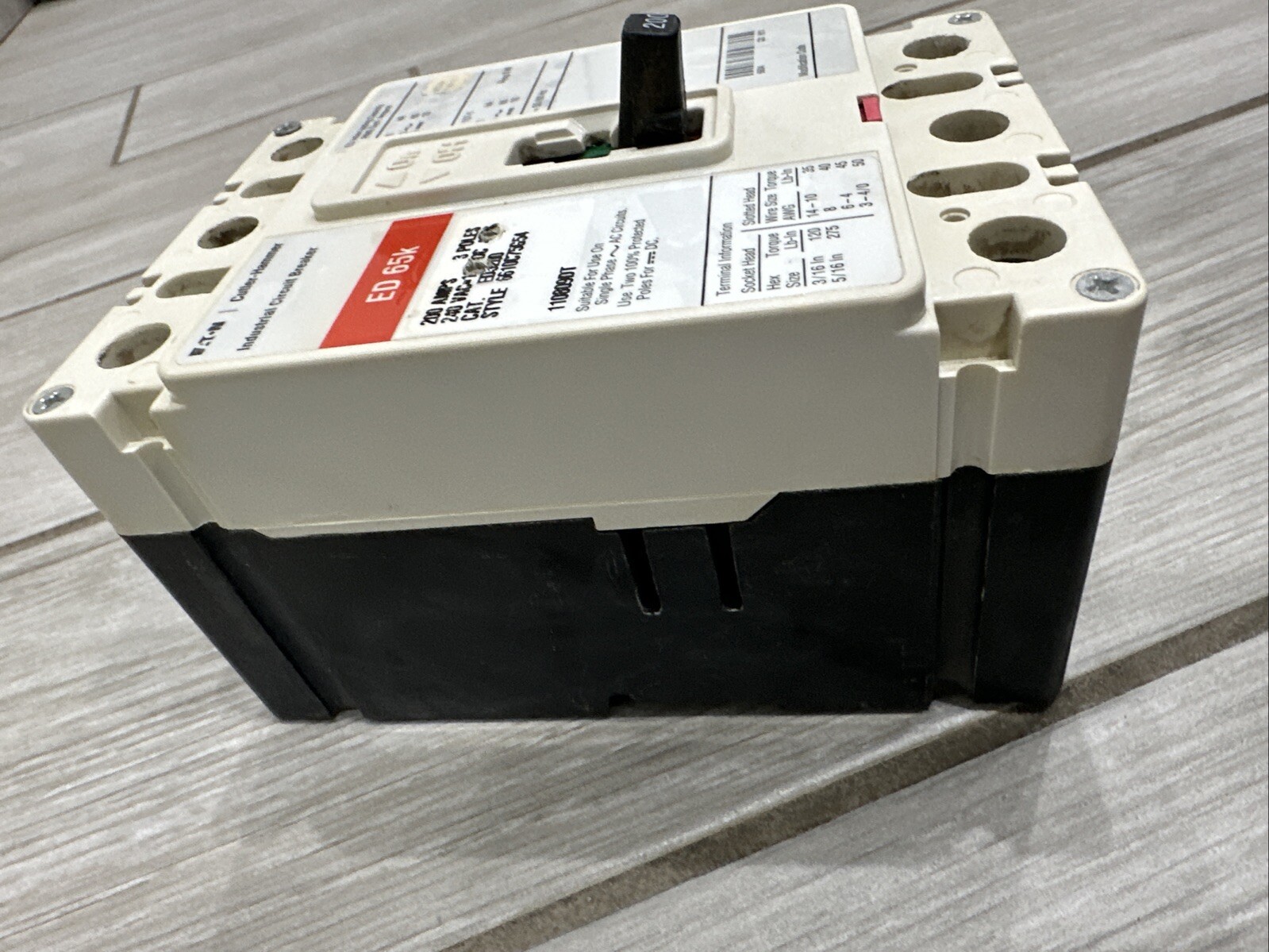 ⚡Eaton ED3200 Molded Case Circuit Breaker ED 65k 200 Amp 3-Pole 240 Vac 125 Vdc