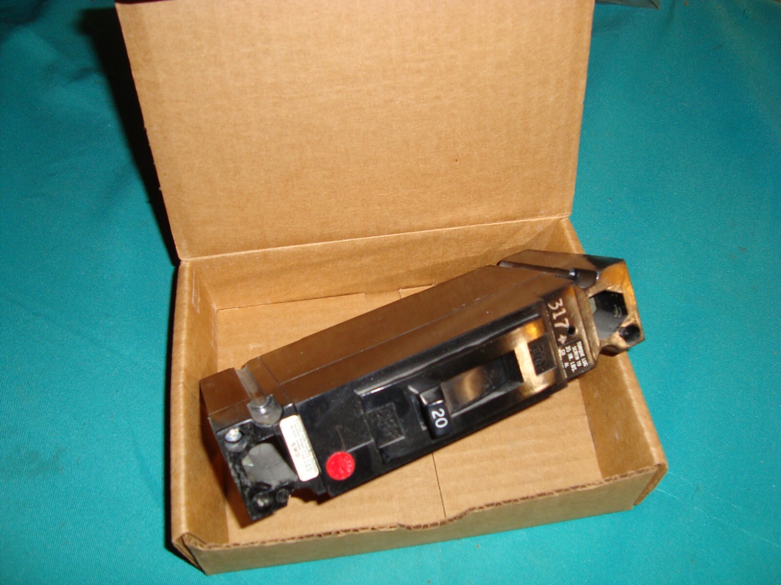 General Electric TED113020WL circuit breaker 277 vac 20 amp, 125 vdc