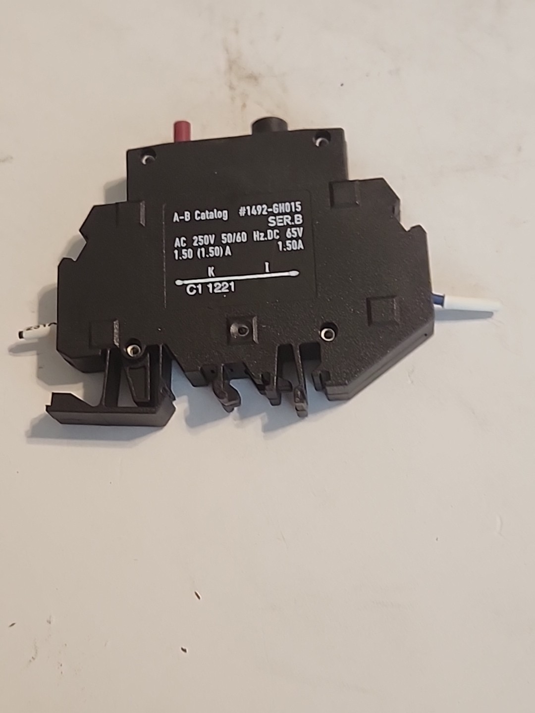 ALLEN BRADLEY 1492-GH015 MINIATURE CIRCUIT BREAKER 1.50A 250VAC 1 POLE