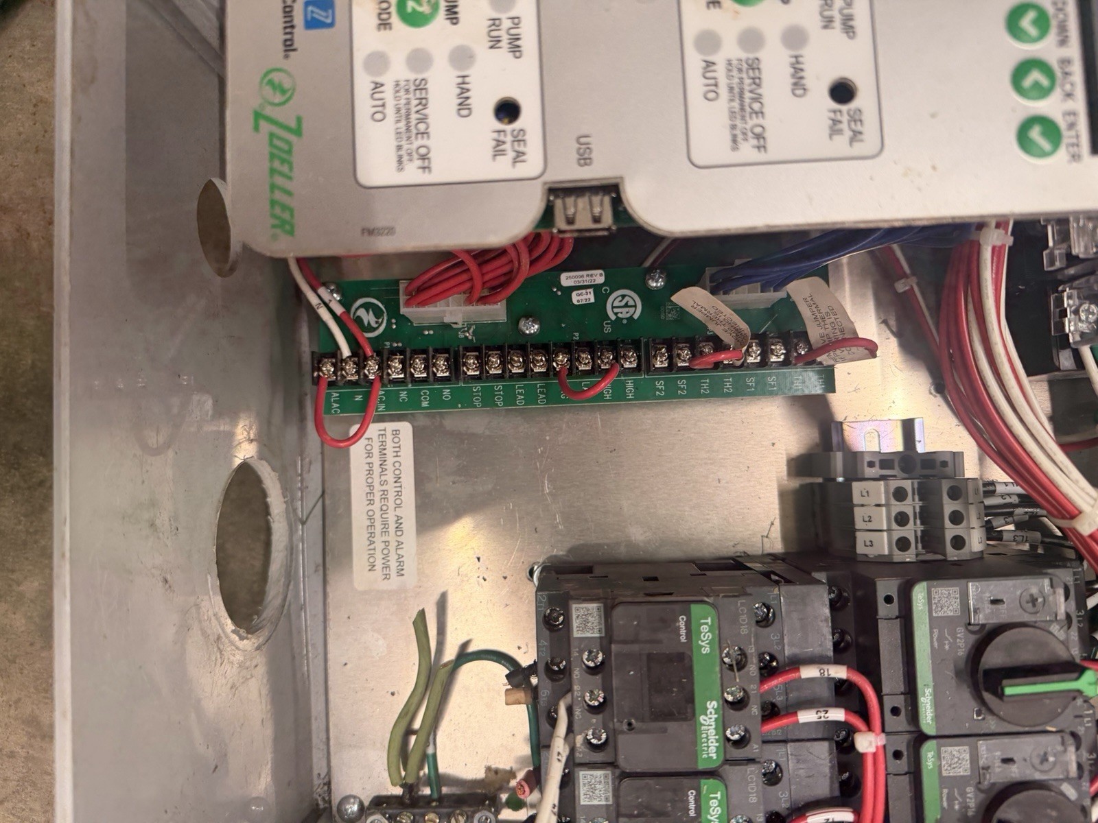 Zoeller 124F4-0001, Pivot Pro, 200/230/460 Volts, 3 Ph, 4.0-6.3 Amps, NEMA 4X