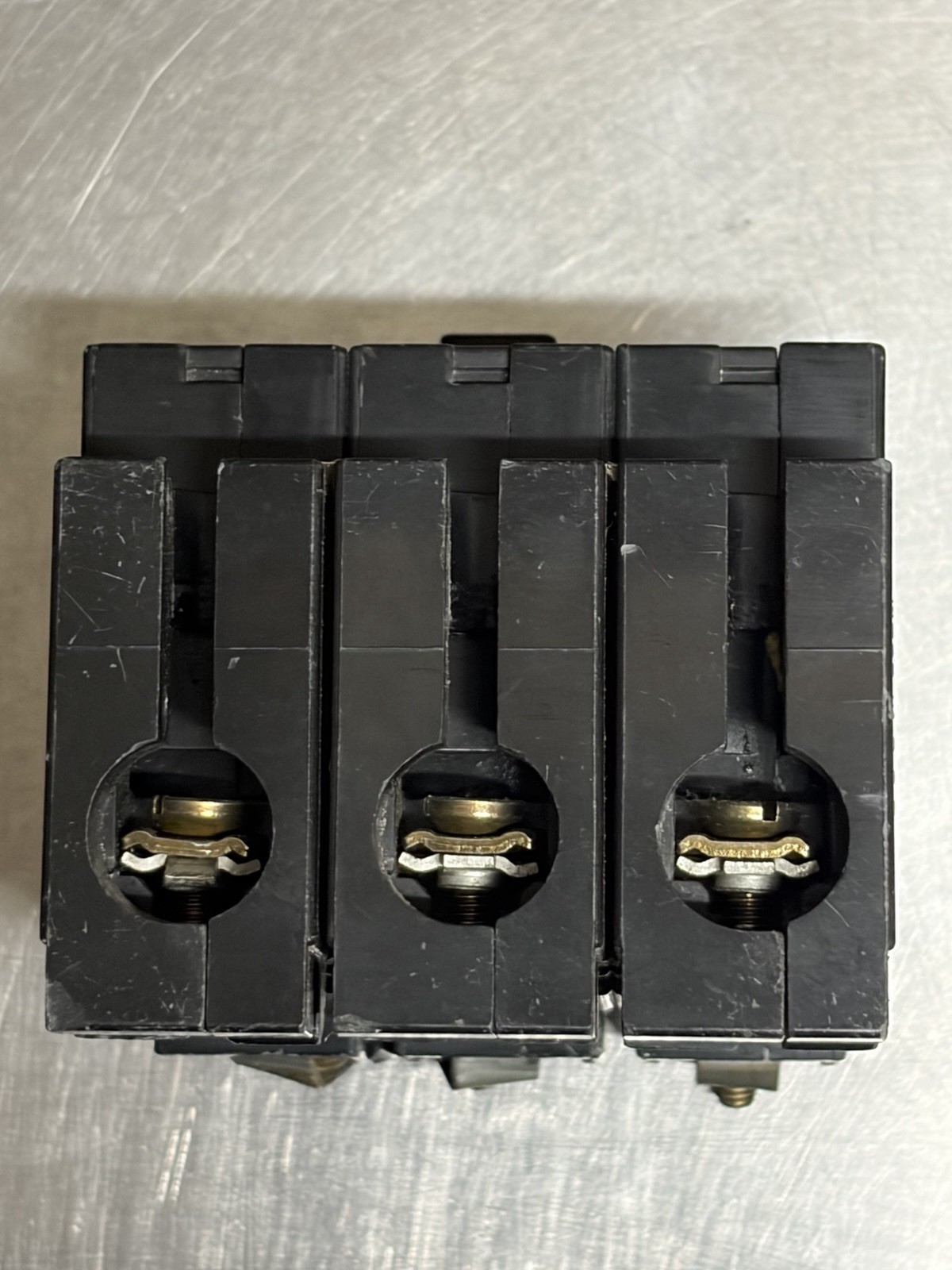 Square D EHB34020 Circuit Breaker, 3 Pole 20 Amp 480y/277v Bolt-On