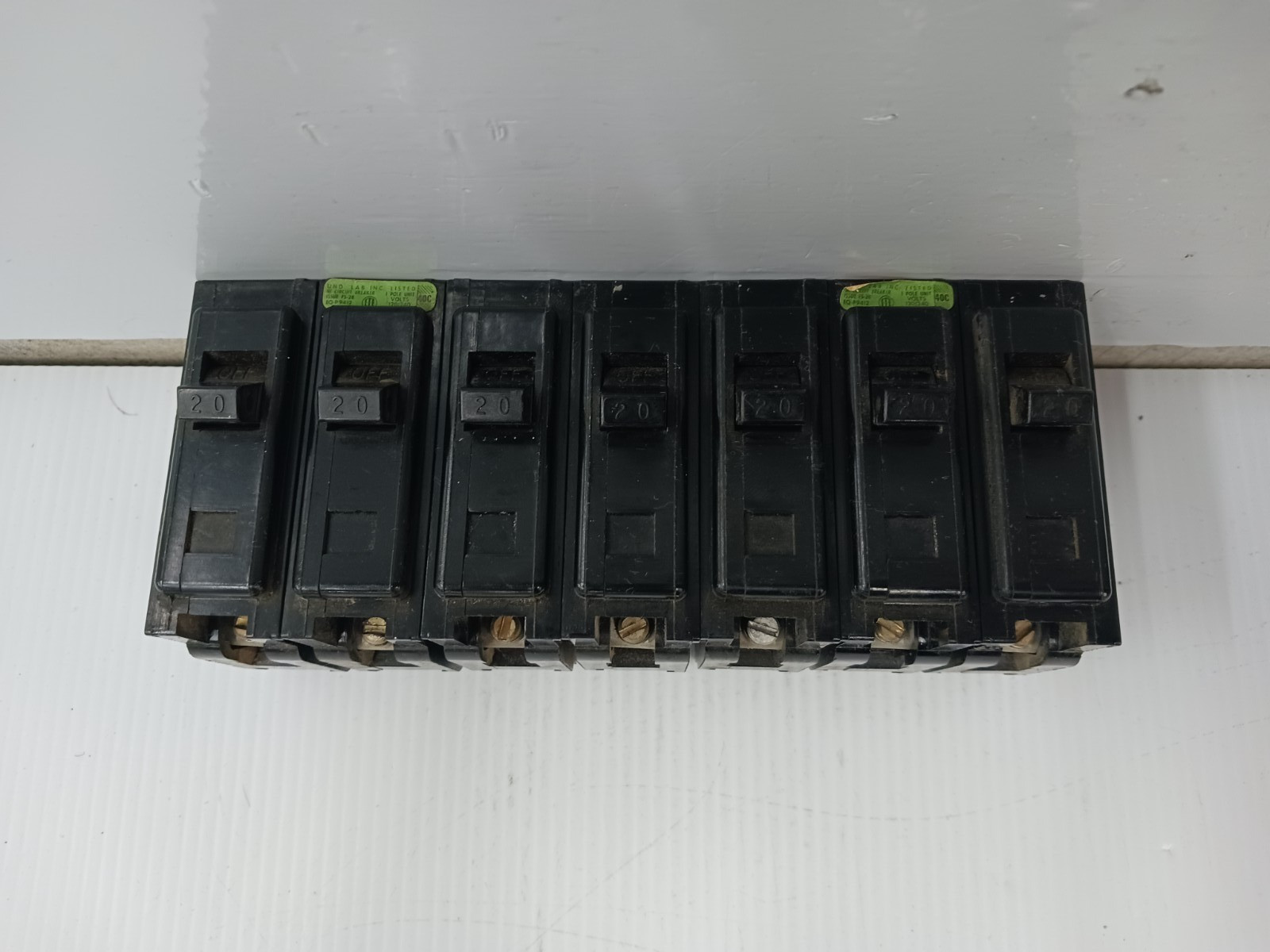 Lot Of Seven) ITE 20 Amp Plug-In/On Circuit Breaker 1 Pole 120/240 VAC EQ-P9412