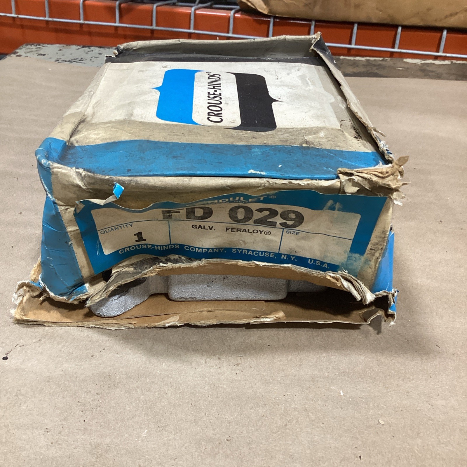 FD029 – Crouse-Hinds Two-Gang Deep FD Cast Device Box, 10-Entry, Feraloy Iron Al
