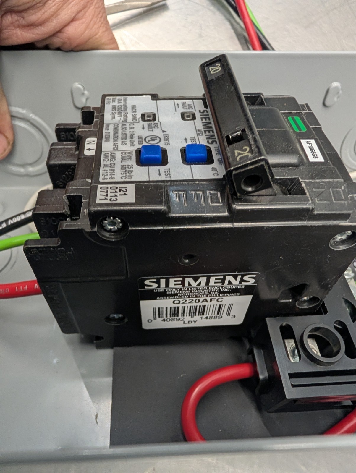 Siemens E0204ML1060SU 20A GFCI AFCI Q220AFC Indoor Load Center L16-30 Plug