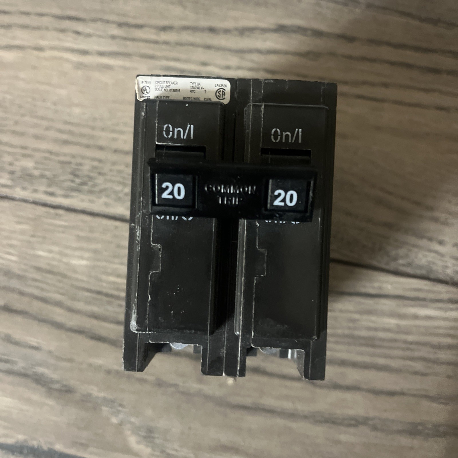 Westinghouse QBHW2020 20 Amp 2 Pole Circuit Breaker Eaton Quicklag Bolt 240VAC