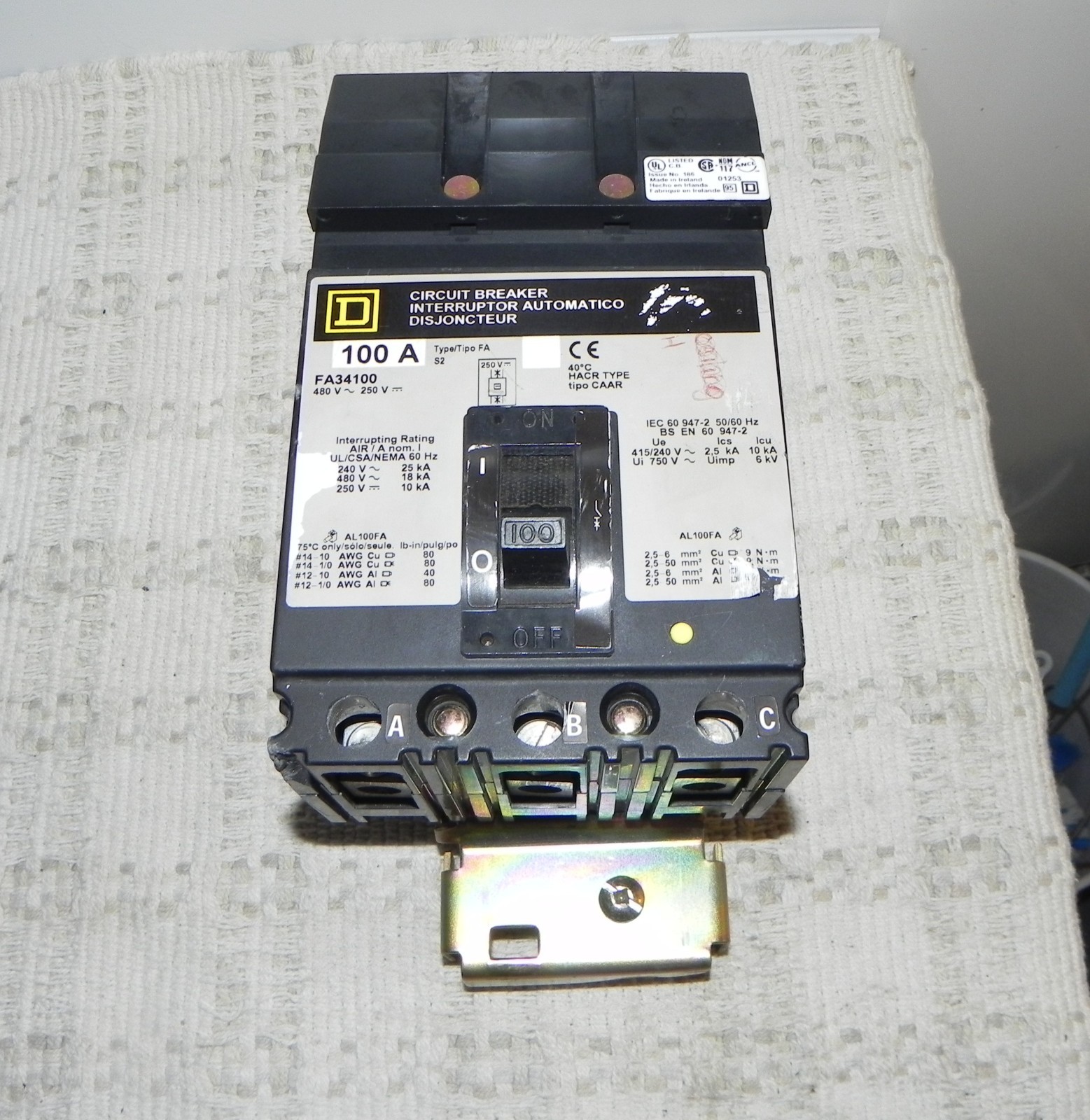 Square D FA34100 Circuit Breaker, 100 Amps. Voltage Rating: 480 VAC / 250 VDC.