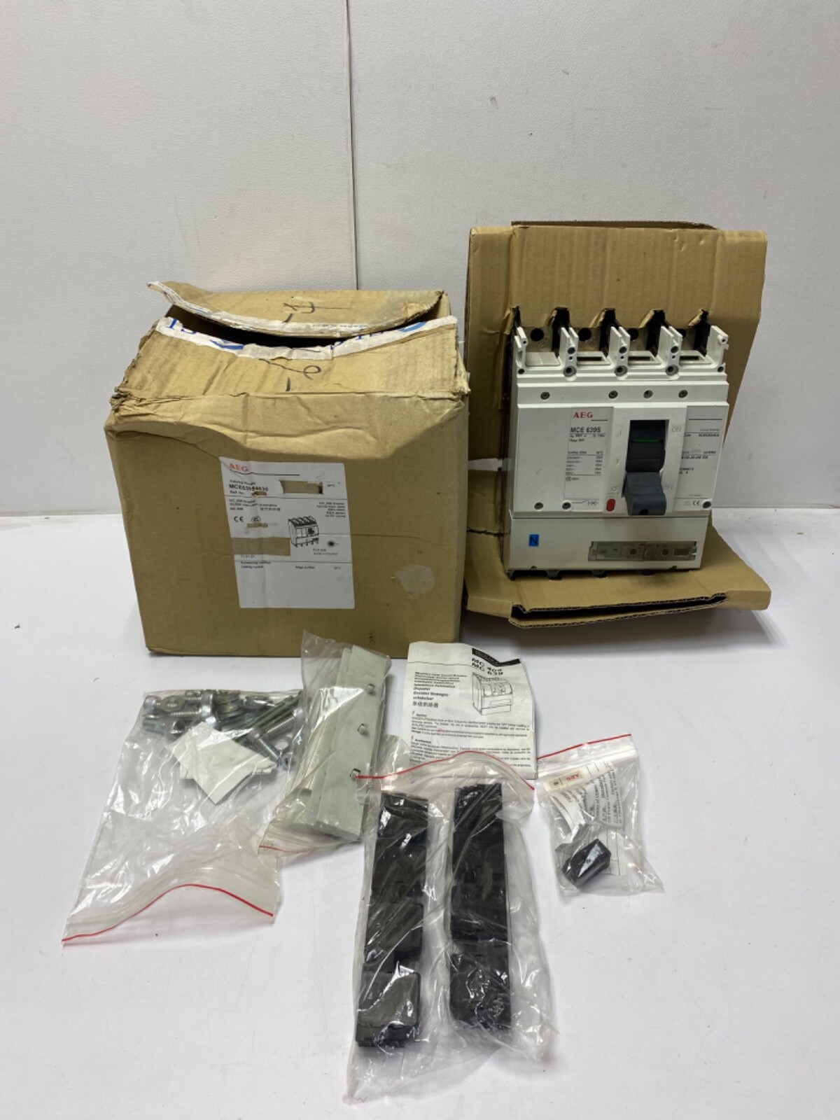 AEG circuit breaker MCE 639S MCE639S4630 / 4 Pole 630A