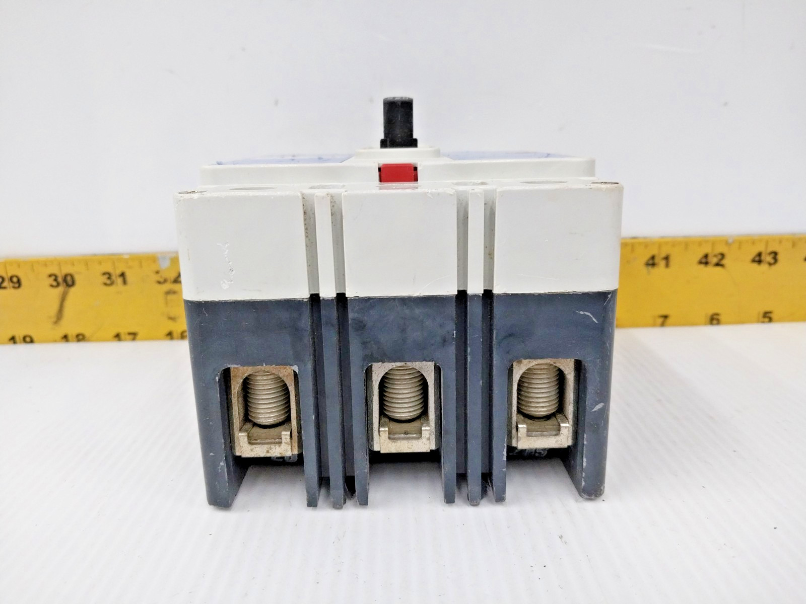 Cutler-Hammer 225 Amp Circuit Breaker 240 VAC / 125 VDC 3 Pole ED3225