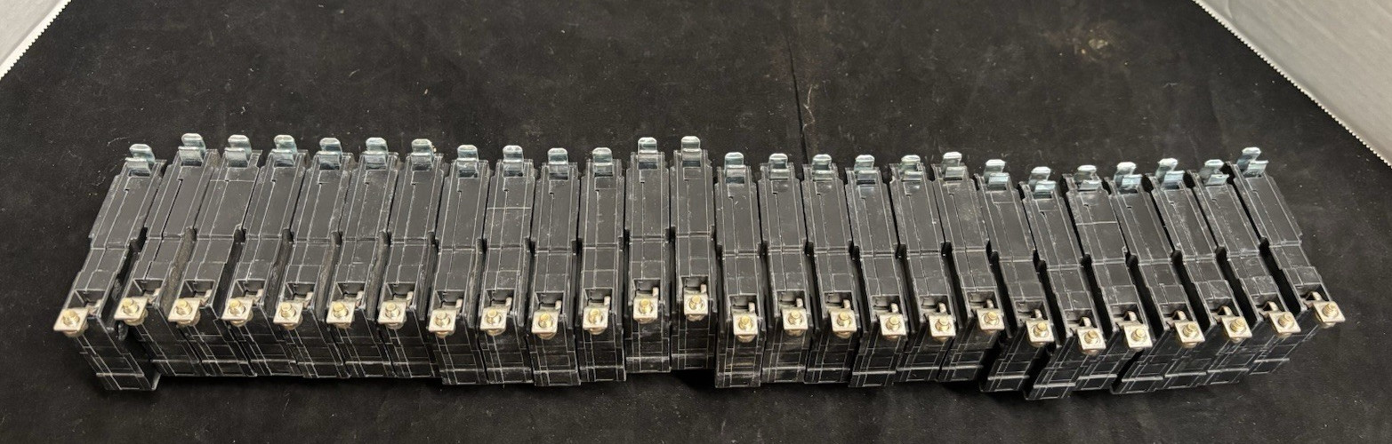 LOT OF 26 – SQUARE D CIRCUIT BREAKER 20A 1 POLE UNIT 10kA 120/240V DP-4075 QOB ✅