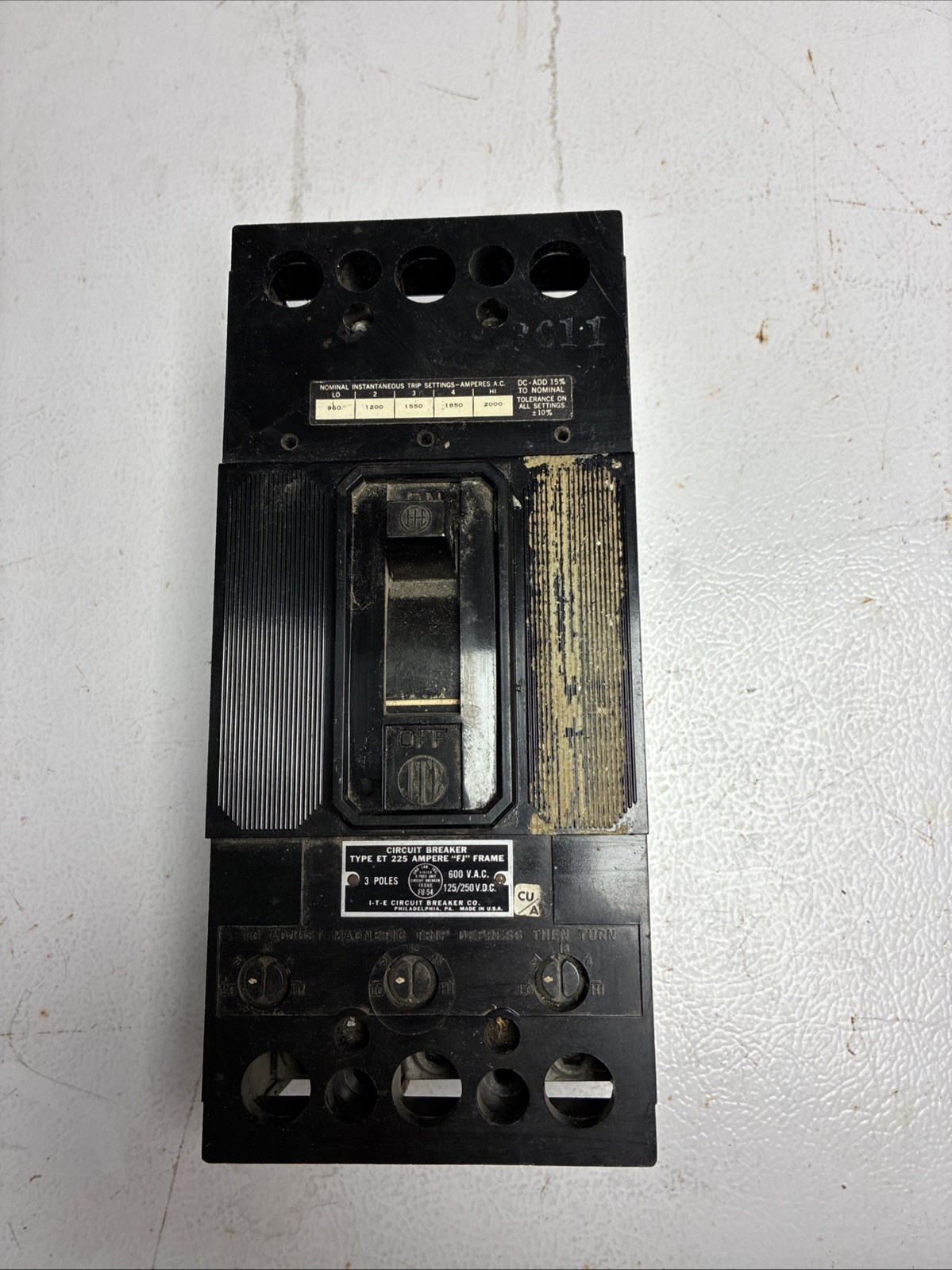 ITE ET-4746 200 Amp 600V Breaker 3-Pole ET 225A FJ Frame Type ET4746 I-T-E 200 A
