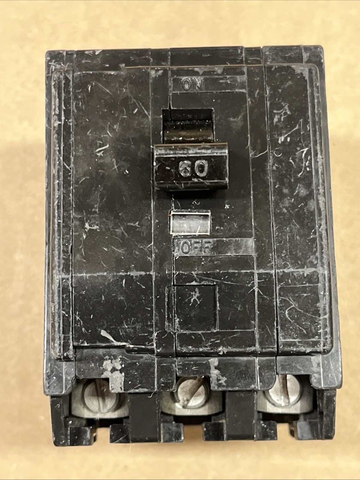 SQ-D QOB360 SQUARE D CIRCUIT BREAKER 3 POLE, 60A Bolt-on 10k NO SCREWS 29