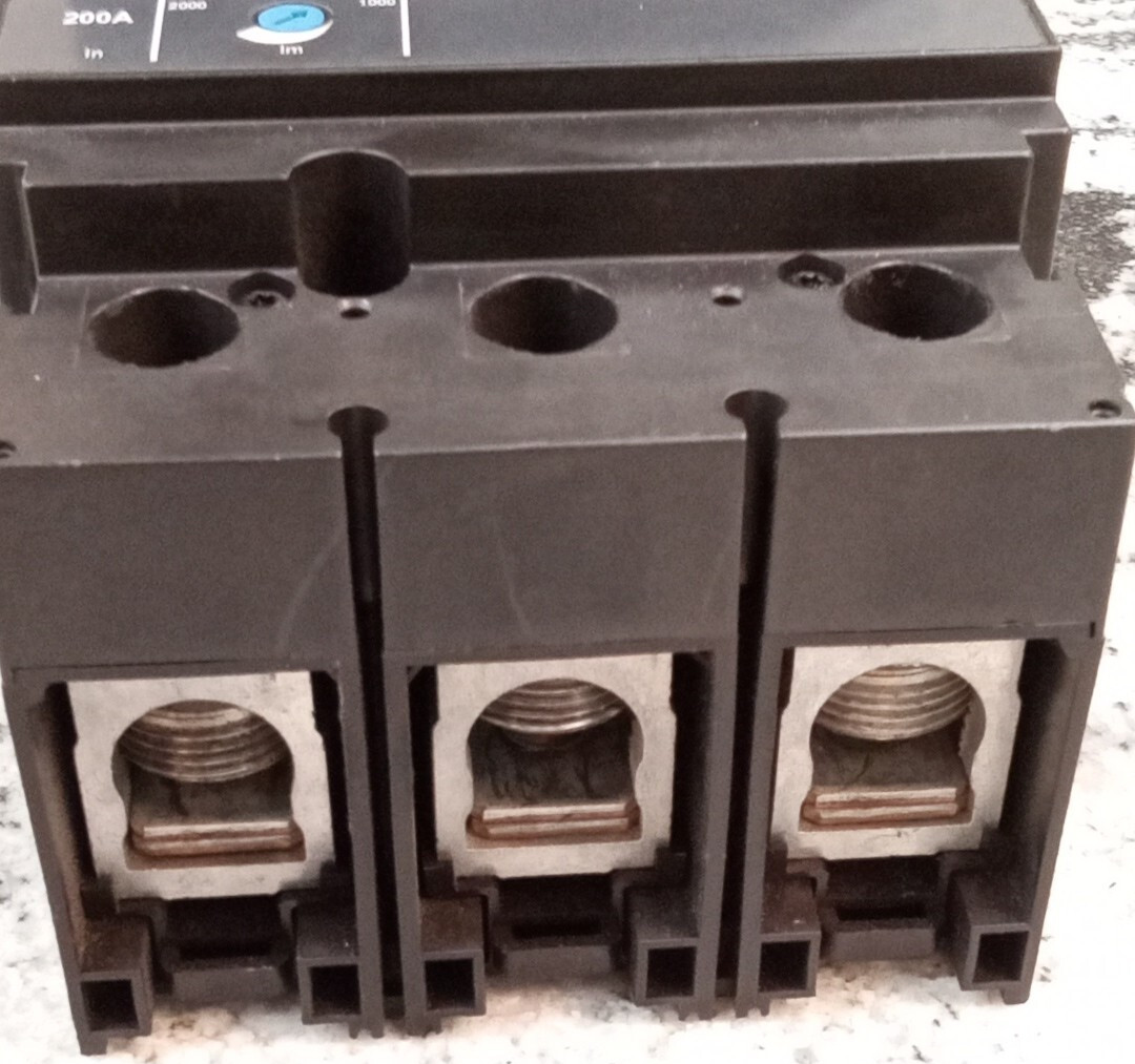SQUARE D/JDL36200/MOLDED CASE/BREAKER/ W/ 20112050001-BTU INTERNATIONAL/NEW(38C2