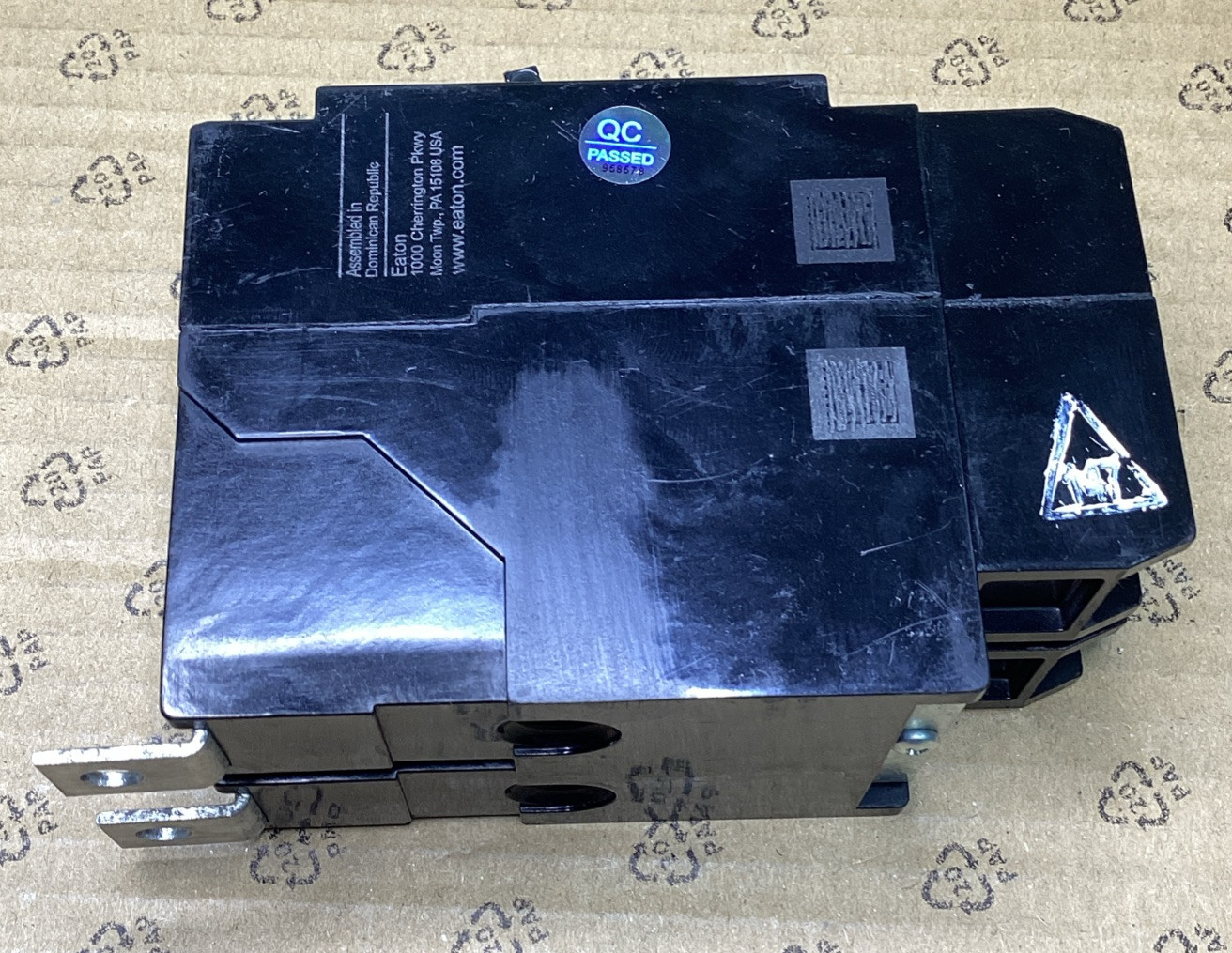 New Circuit Breaker Eaton Cutler Hammer GHB2030 30 Amp 2 Pole 277/480 Bolt On