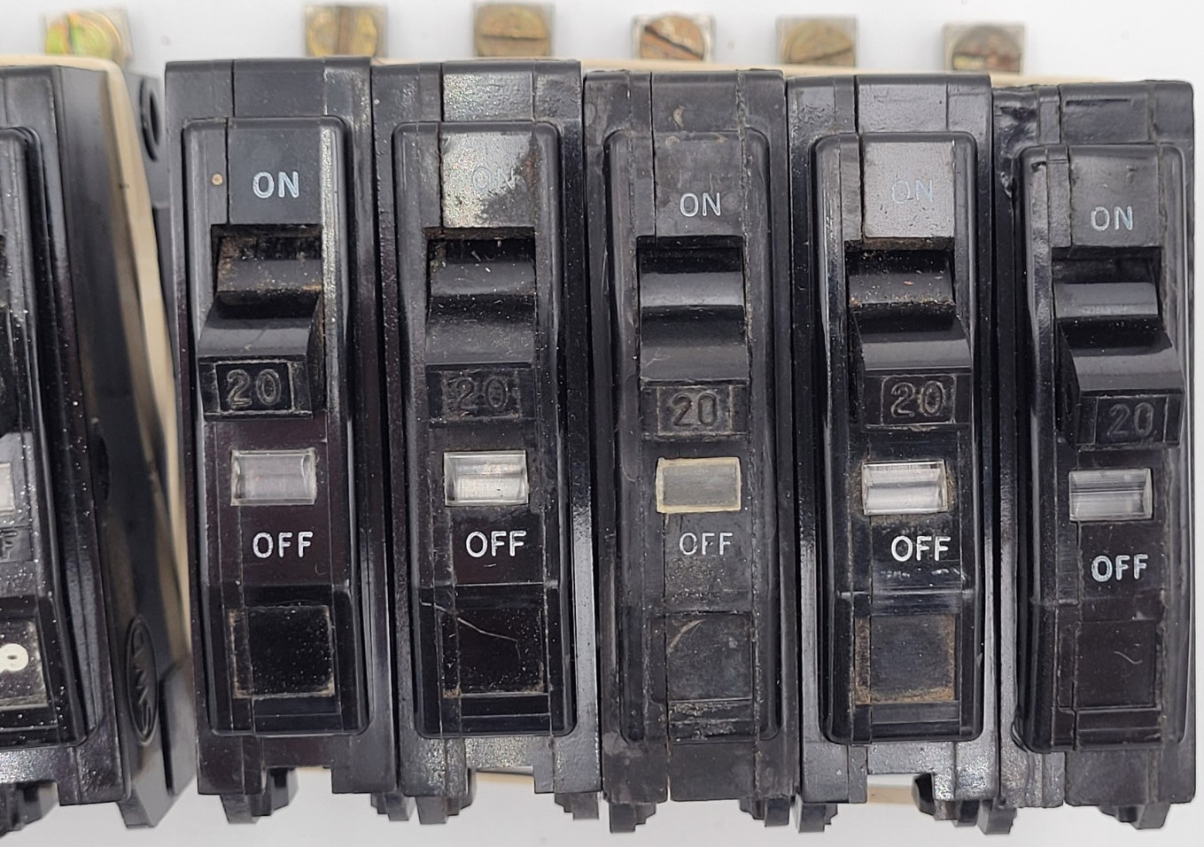 Square D QOB120 20A 1-Pole Bolt On Circuit Breakers Type QOB (Lot of 10) USED