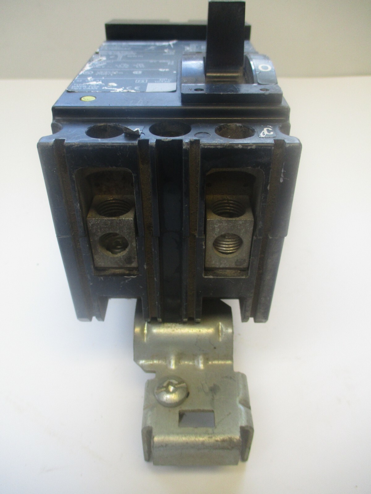 SQUARE D FA26040AC, 40 AMP, CIRCUIT BREAKER, MISSING PORTION OF LUG