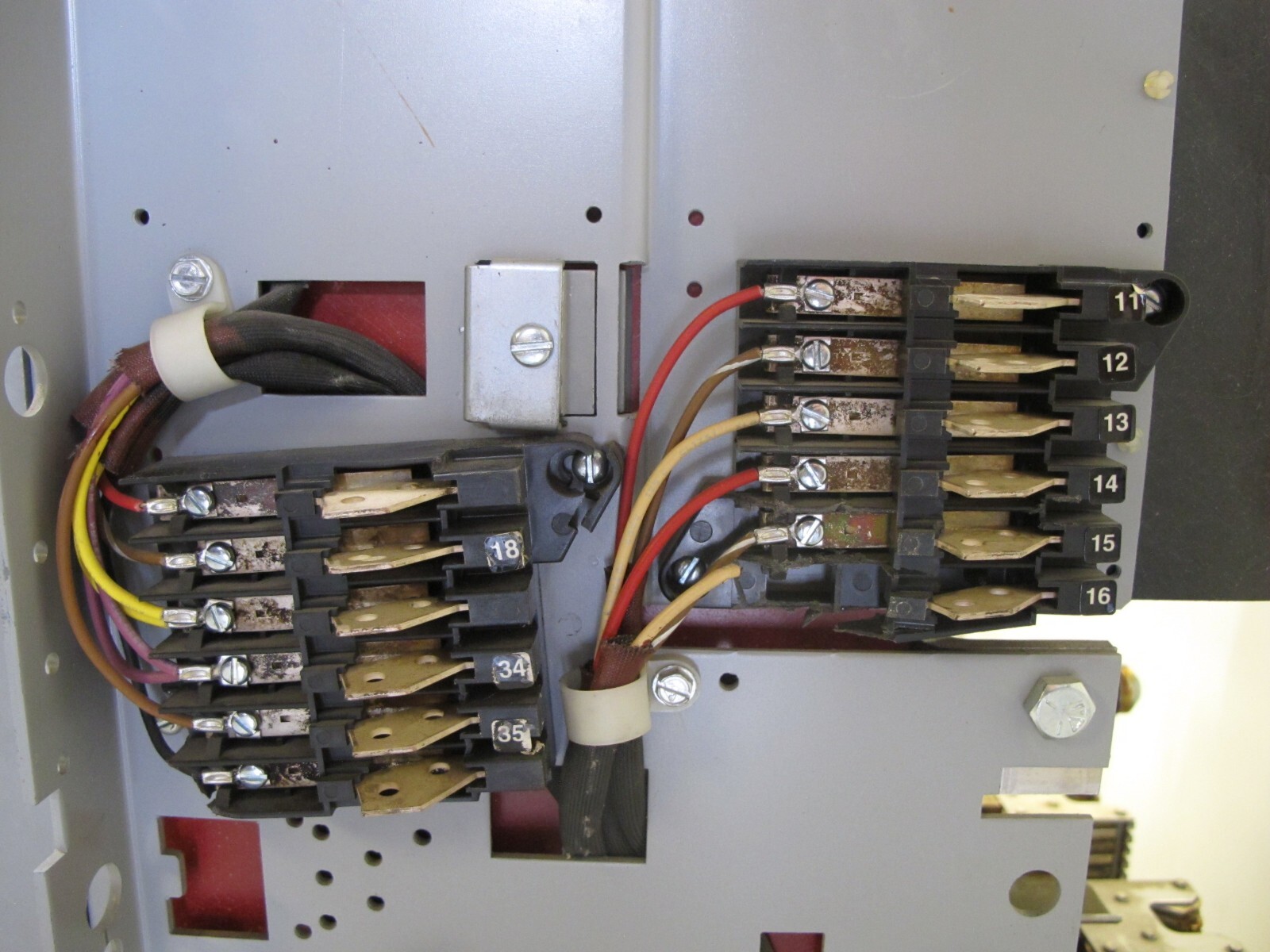 General Electric TC4040SSHE1 4000 Amp PowerBreak Breaker LSIG TC4040SS TC4040-SS