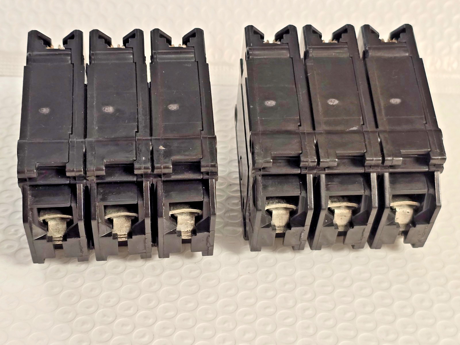 GE THQL32030 Circuit Breaker, 3Poles, 30A, 240V/ Pack of 2