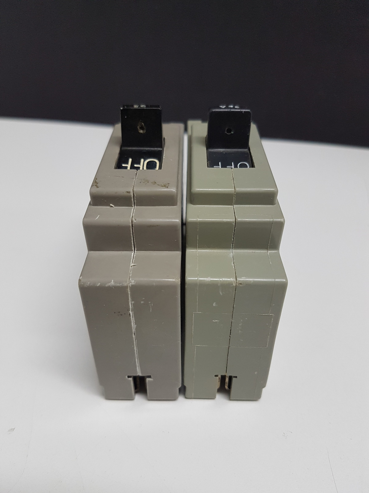 5925-00-549-5359 Circuit Breaker ALB1 25 Amp