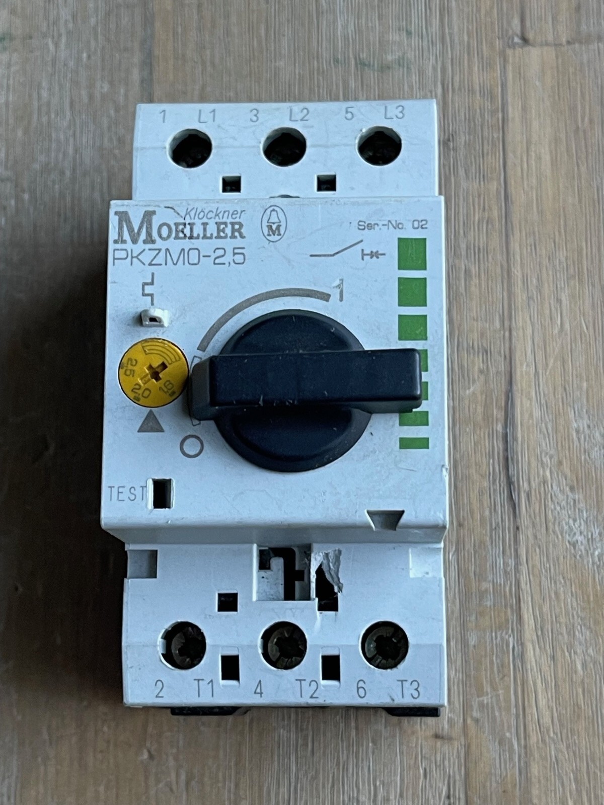 KLOCKNER MOELLER PKZM0-2.5 MOTOR PROTECTOR CIRCUIT BREAKER 1.6-2.5A