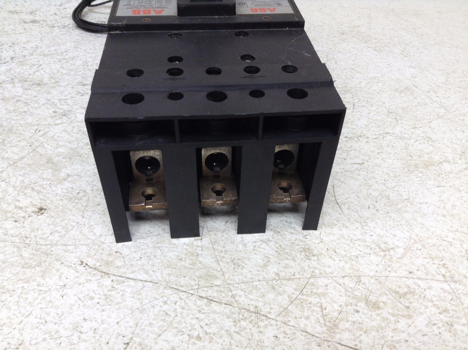ABB UXAB 718530 R 999 JS aS 300 Amp 600 VAC 3 P Circuit Breaker UXAB718530R999