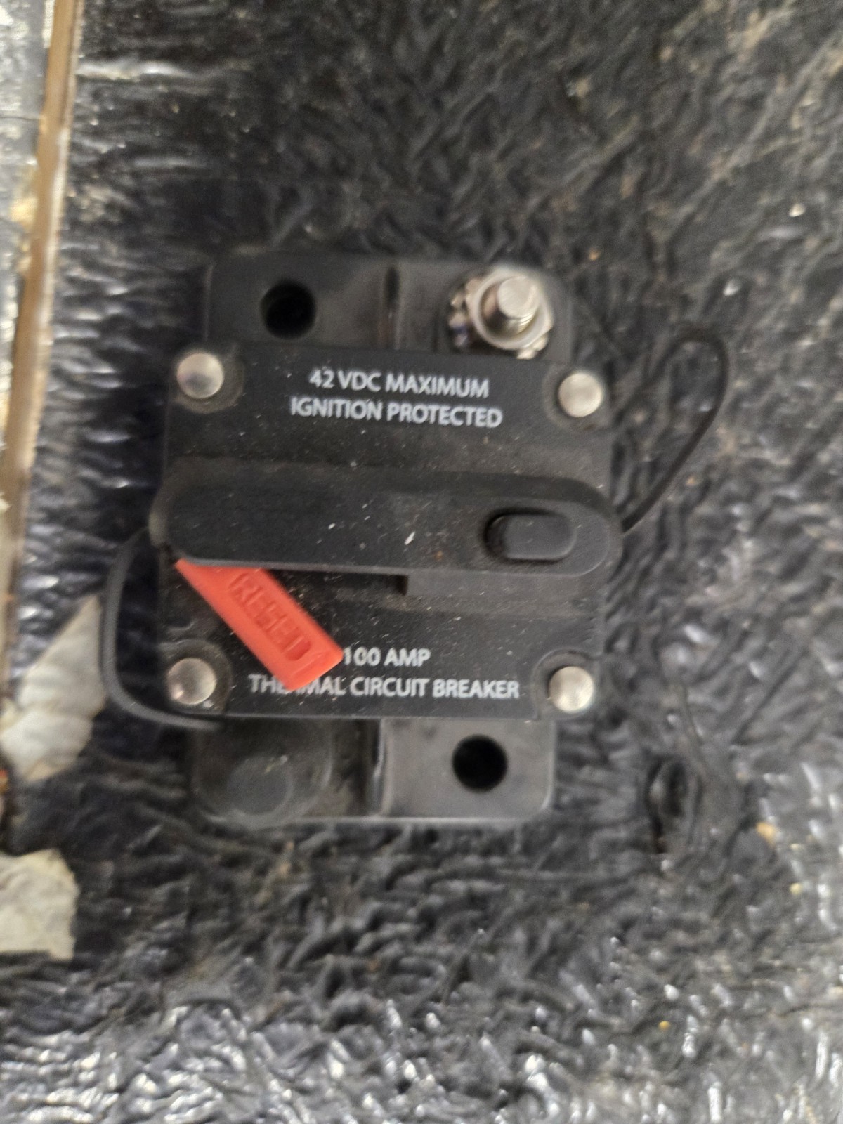 FCJ34100 Thermal Magnetic Circuit Breaker For Car