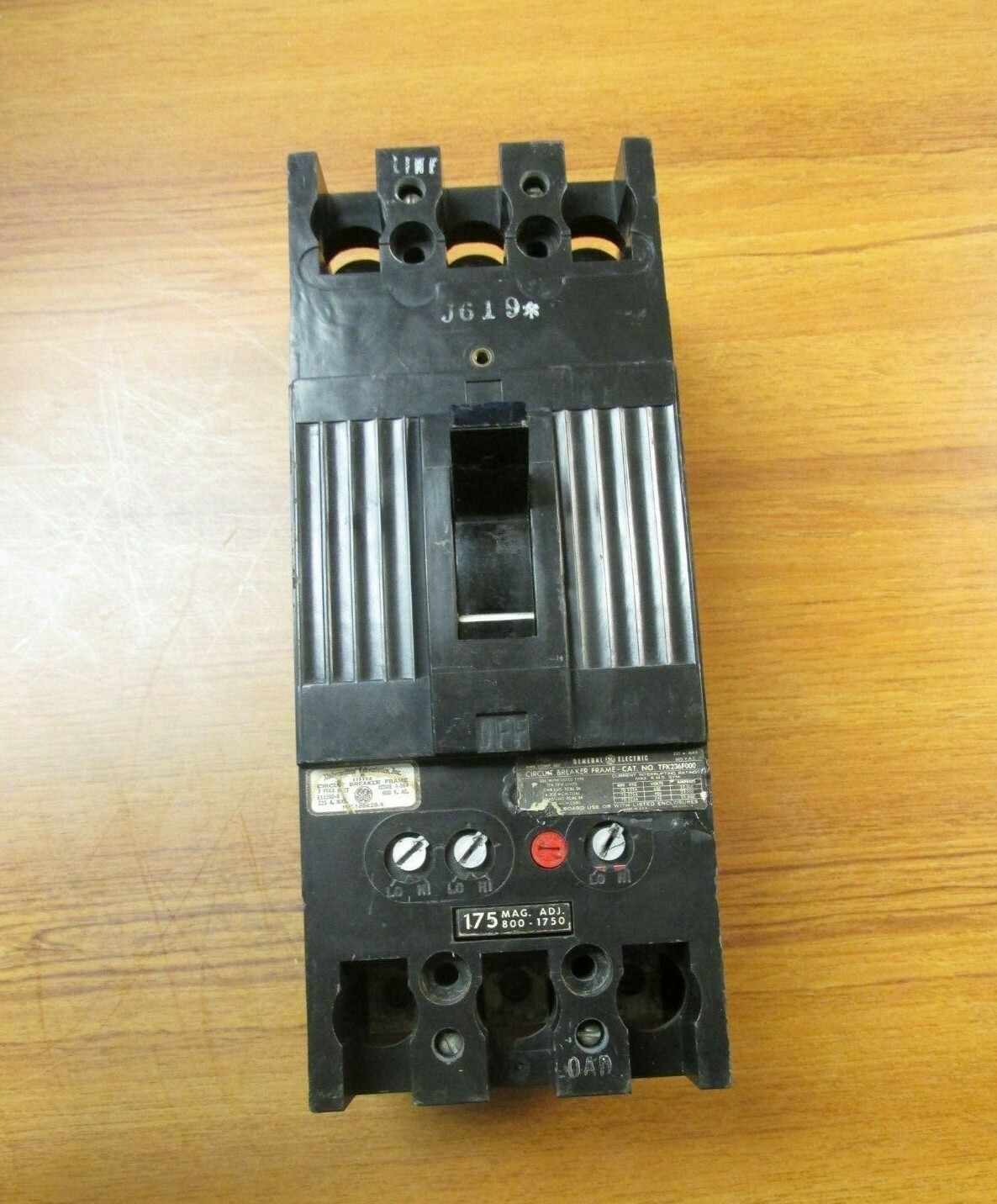 GE CIRCUIT BREAKER 3 POLE, 225 AMP, 175A TRIP, CAT# TFK236F000 … VA-68