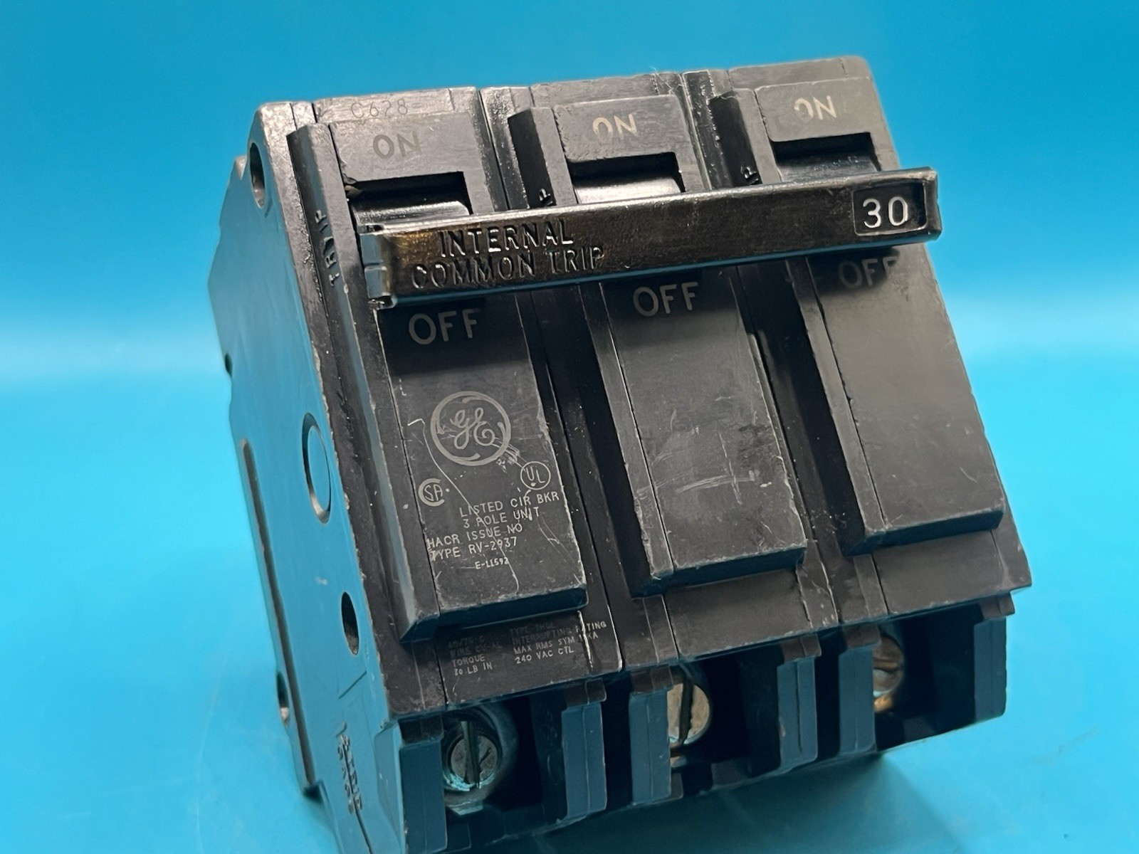 GE THQL32030 3 Pole 30 A Plug-In Circuit Breaker