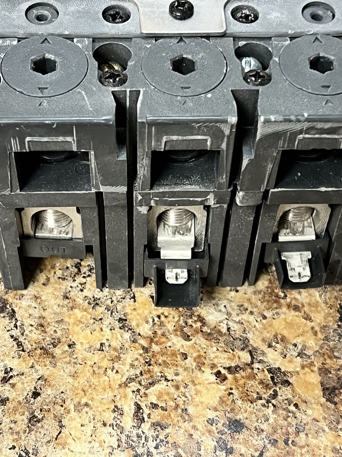 GE Spectra Hi-Break Circuit breaker 80 Amps UV Trip