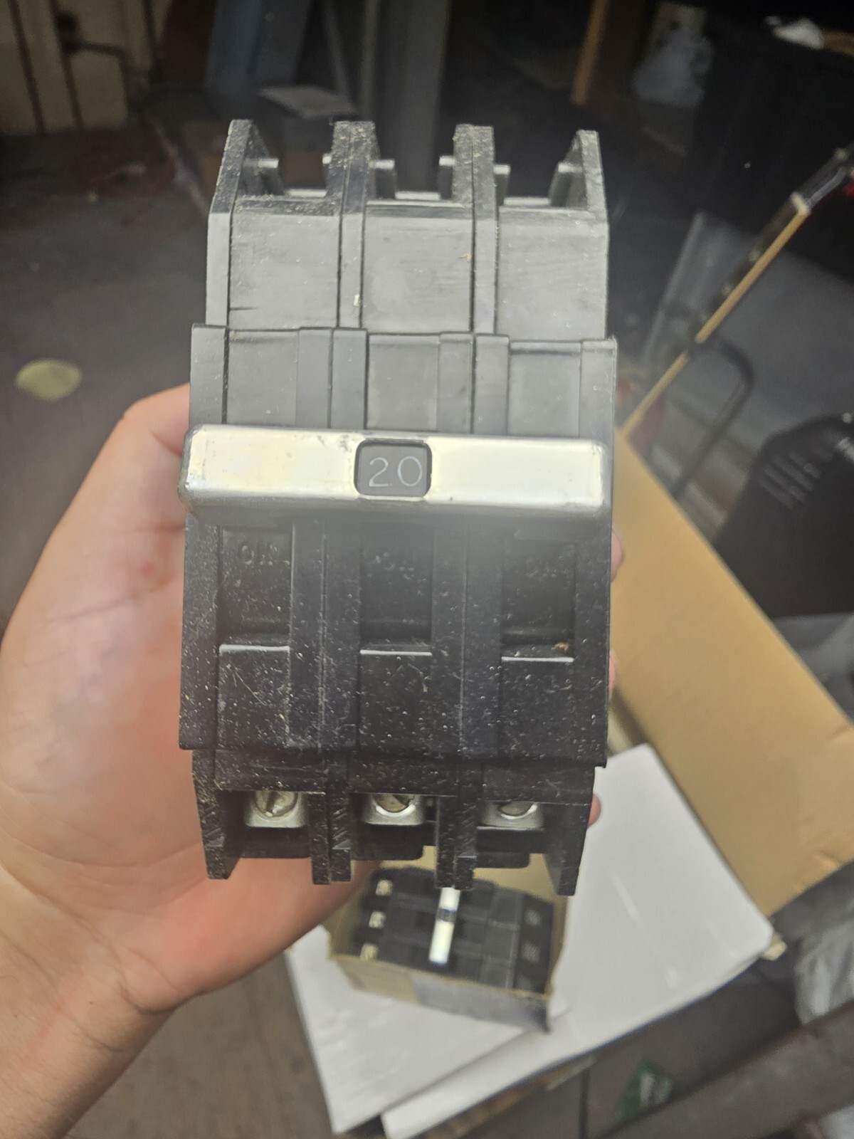 ZINSCO Q243020 3 POLE 20 AMPS 240V GTE SYLVANIA TYPE Q-24 CIRCUIT BREAKER