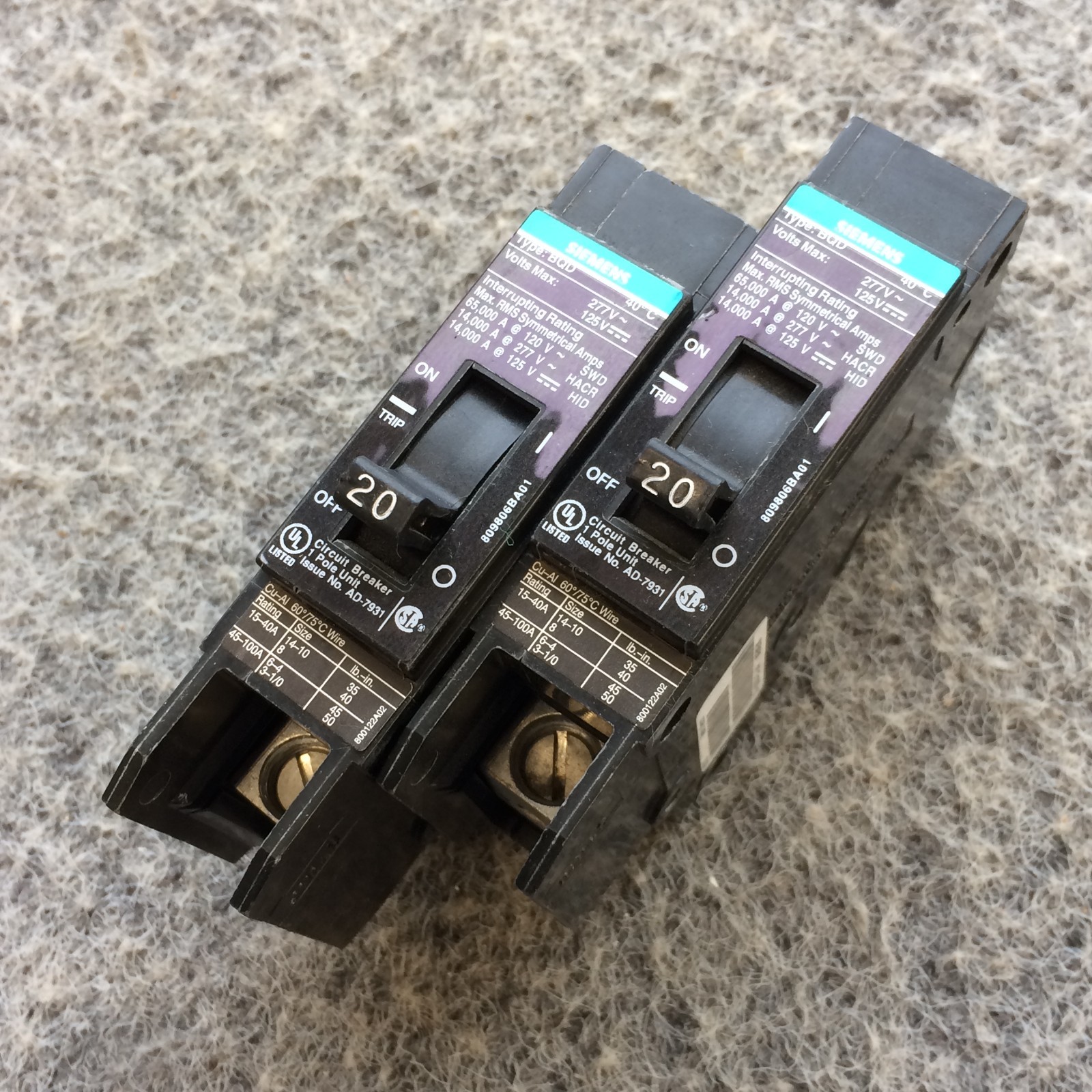 Lot OF 2 BQD120 SIEMENS 1 POLE, 277V, BOLT ON 20 AMP BREAKERS