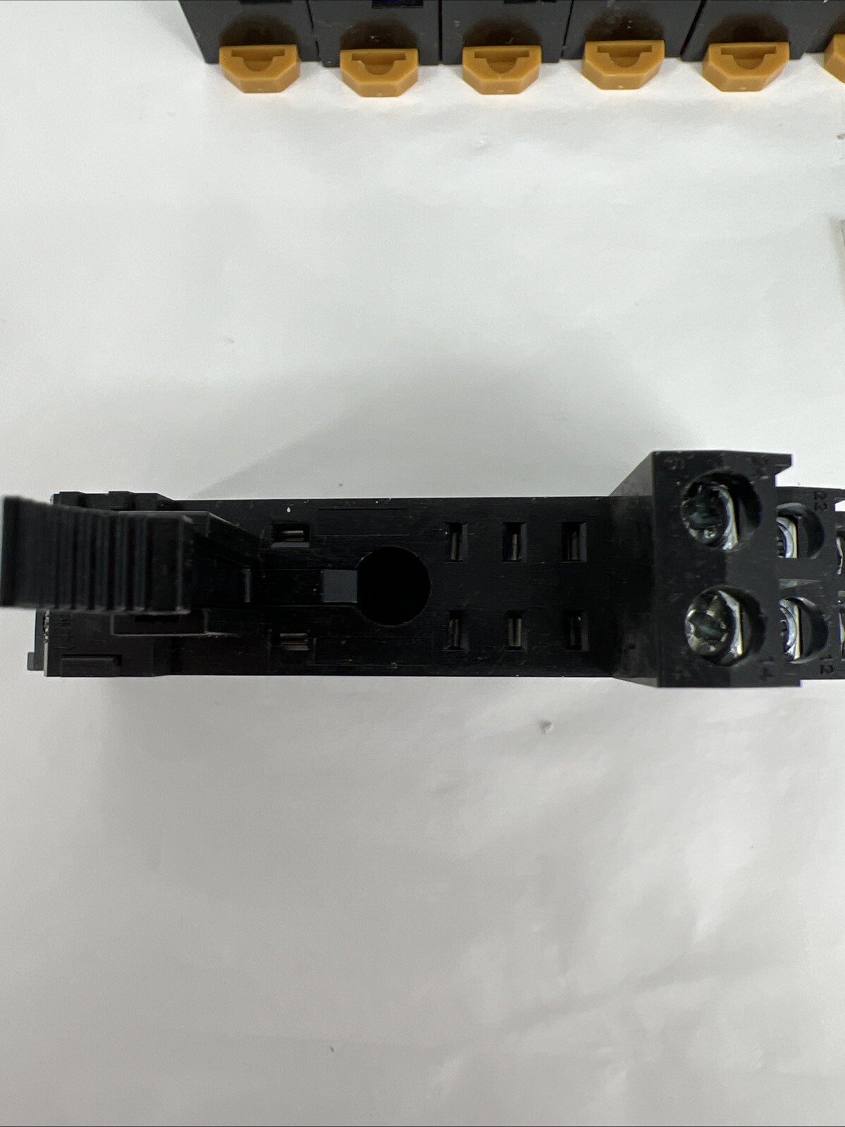 Allen Bradley 700-HN122 SER. A, 8 Blade Relay Sockets, 250VAC, 5A (Lot of 10)