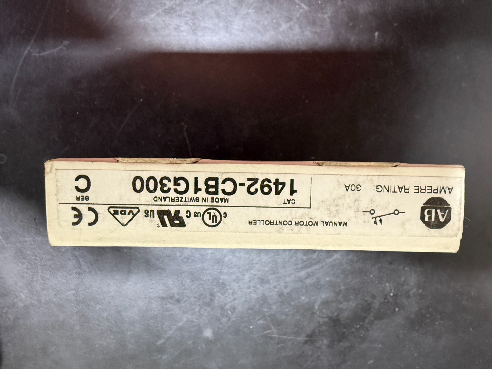 ALLEN BRADLEY 1492-CB1G300 / 1492CB1G300 – NEW IN BOX (ITEM#371)