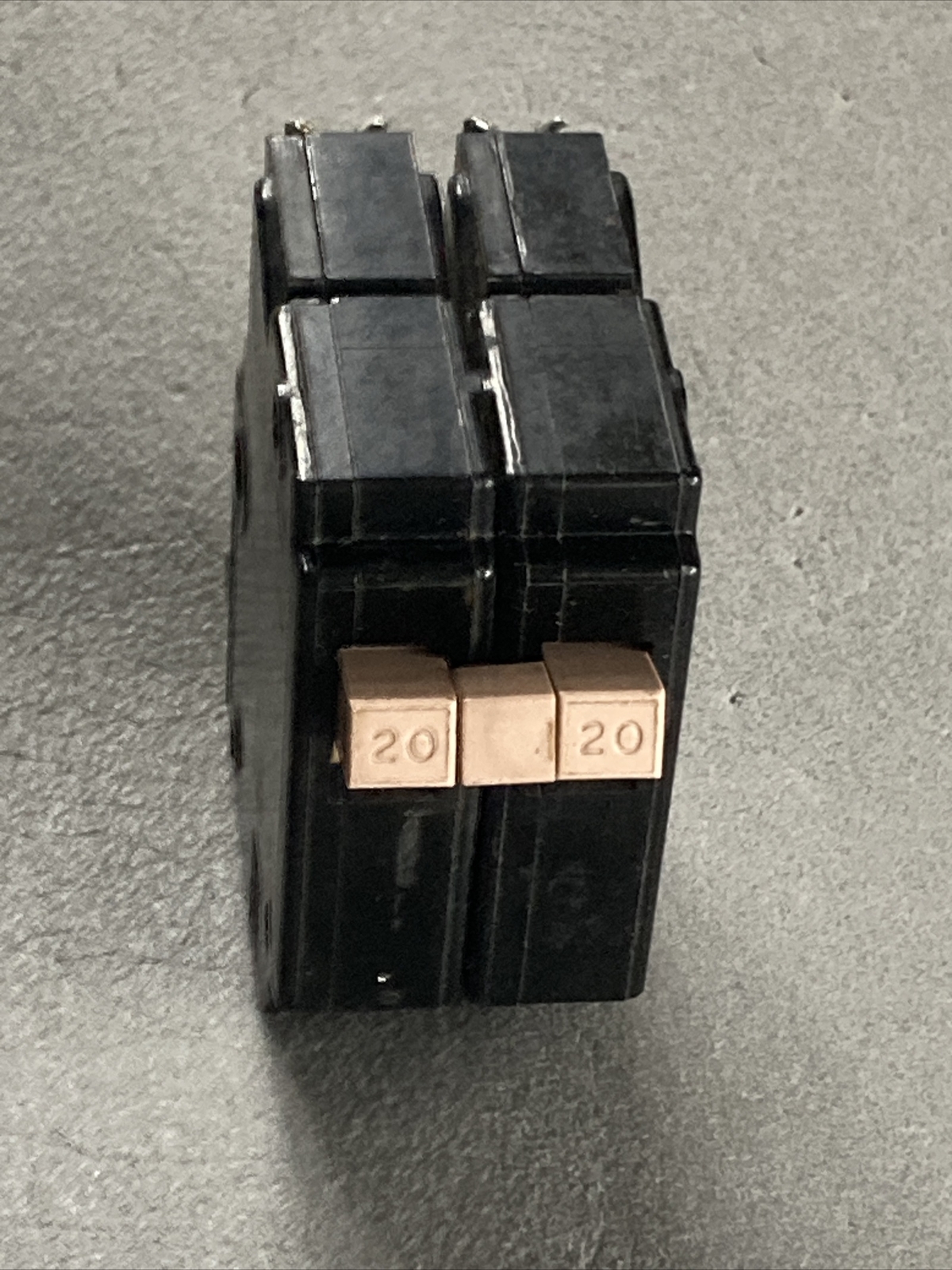 Cutler Hammer 20 Amp 2 Pole Circuit Breaker CH220 Half 1/2 Notch Metal Foot