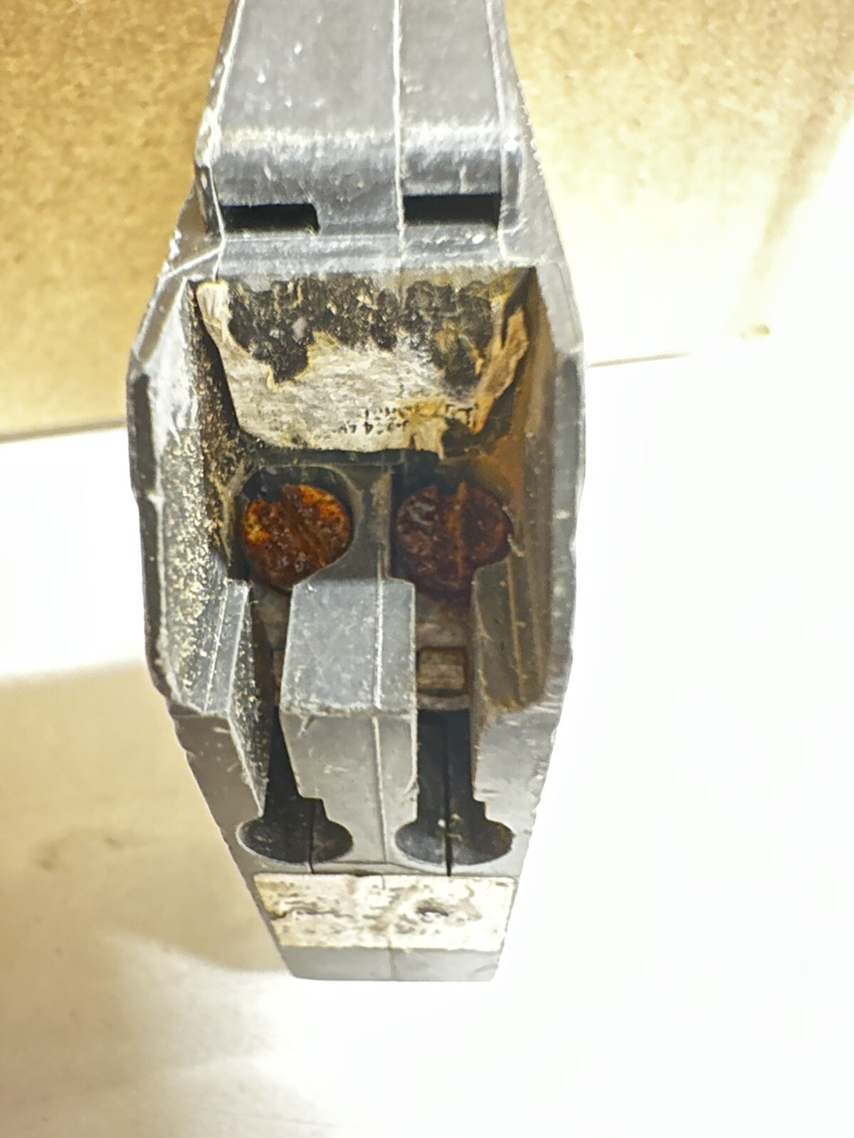 1PC SQUARE D QO2020 QO2020C 20A TWIN CIRCUIT BREAKER (NO HOOK)