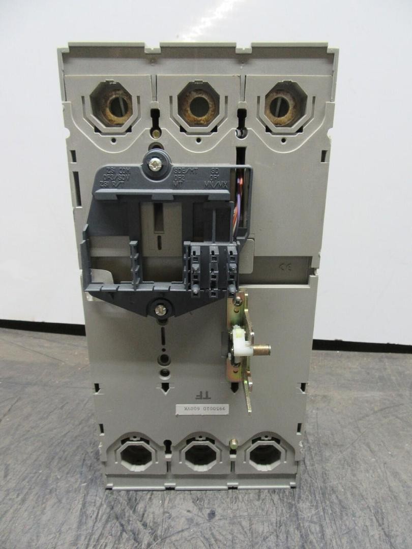 MERLIN GERIN COMPACT CIRCUIT BREAKER NSJ600H 240/600 AMP 600 VOLT 3-POLE 3-PHASE