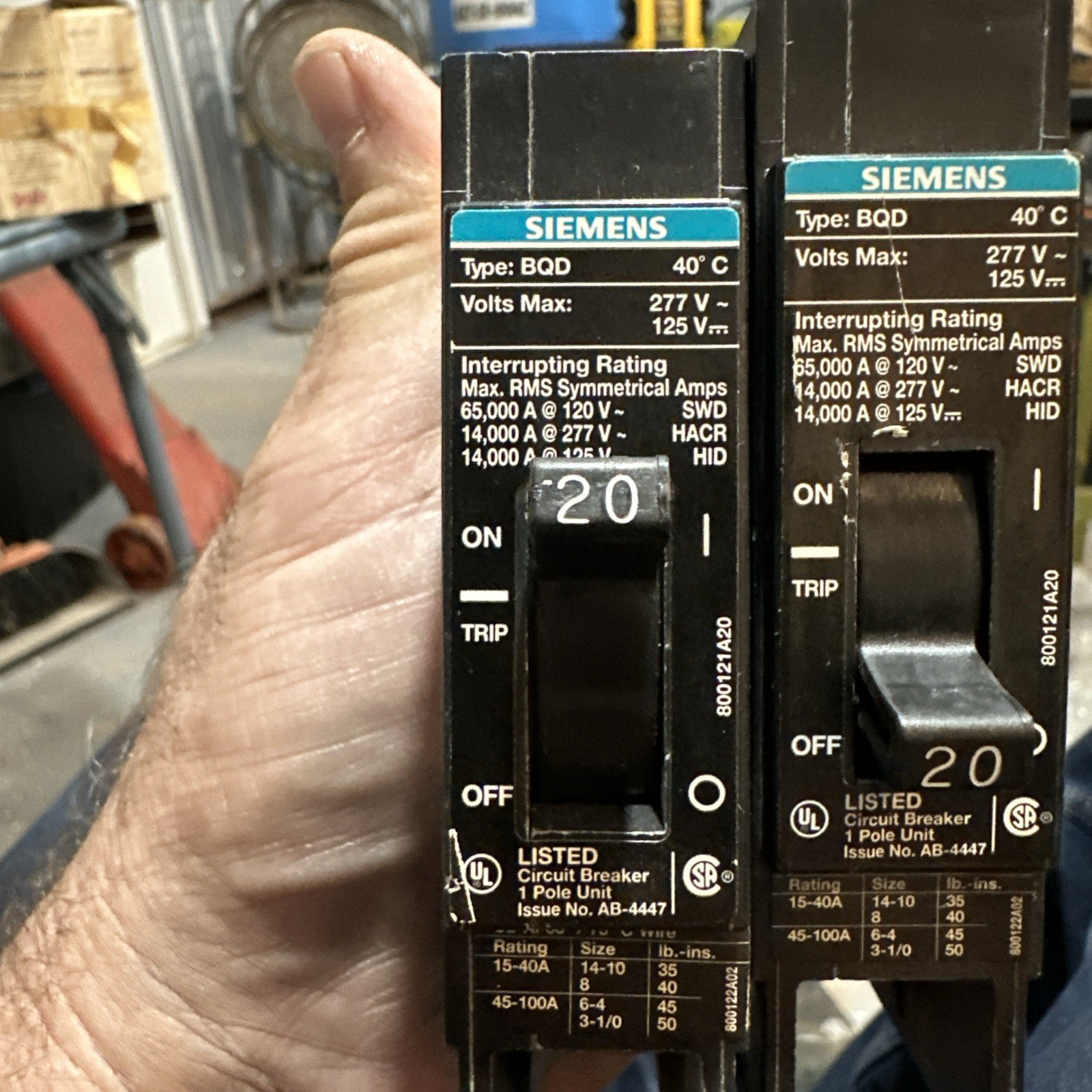 2 SIEMENS BQD120 Circuit Breakers Single Pole 20 Amp