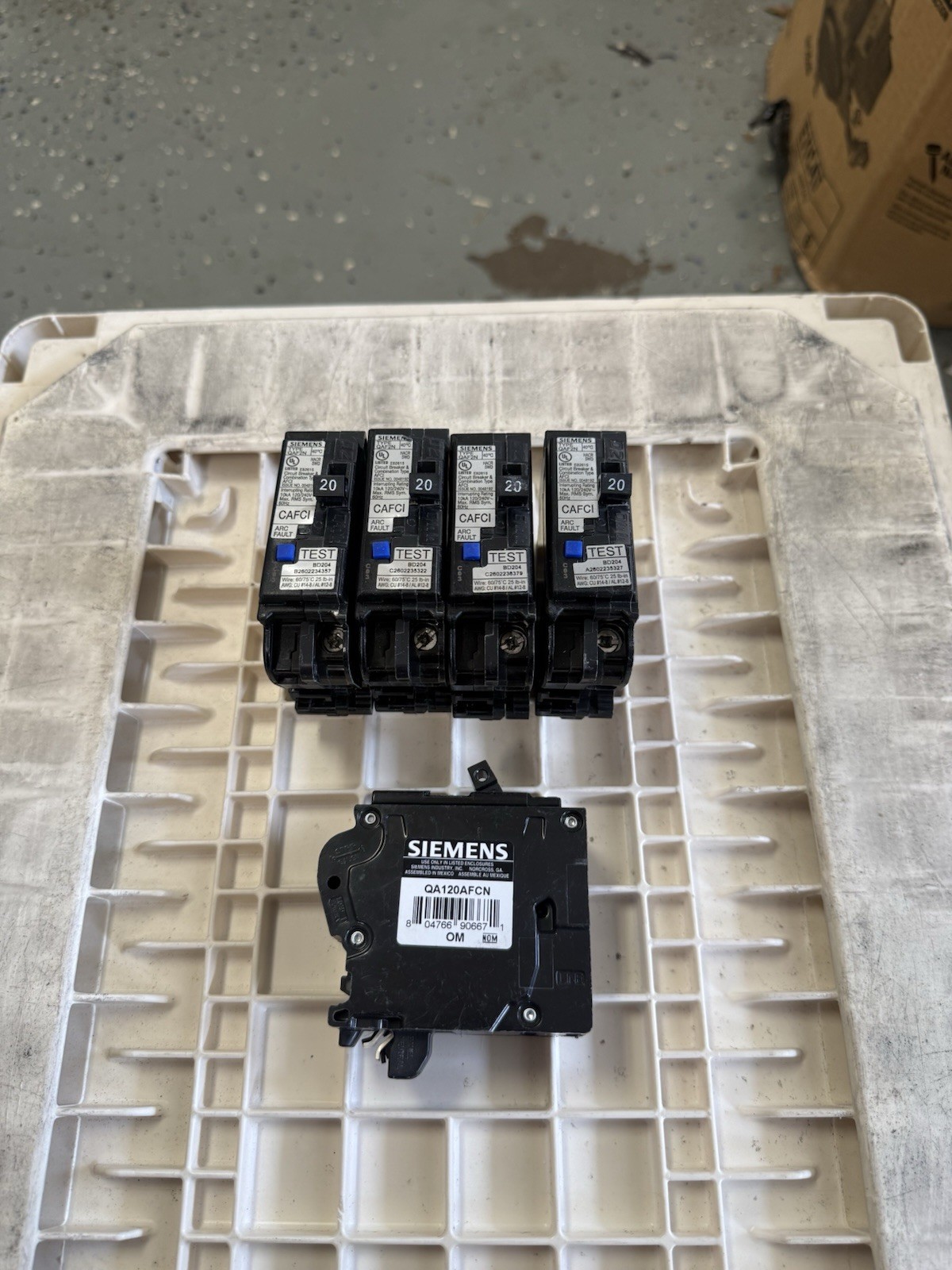 New Siemens QA120AFCN Circuit Breaker AFCI 20A 1-Pole 120/240v 1 PCs